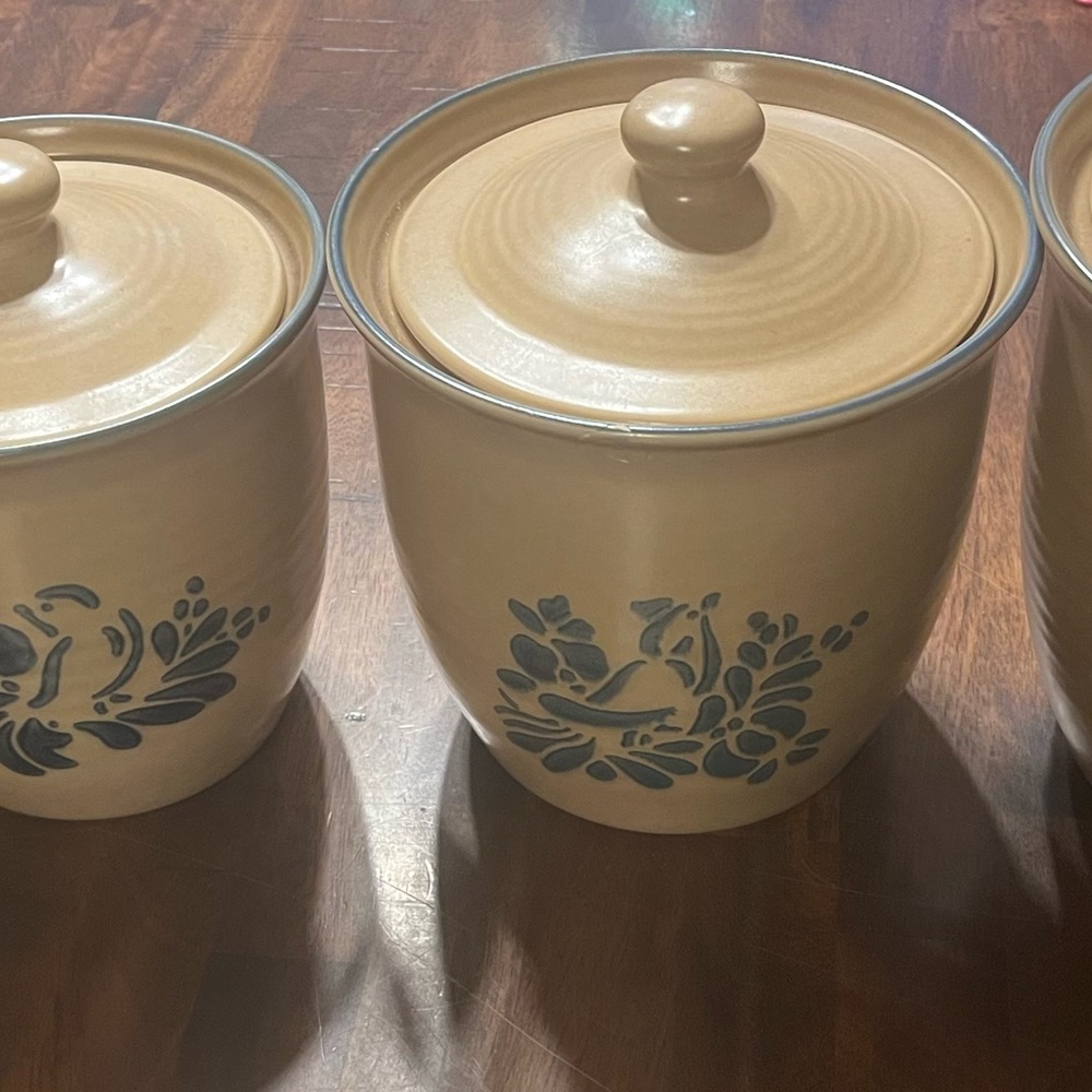Vintage Pfaltzgraff Complete 4 Piece Folk Art/Blue Bird Canister Set.